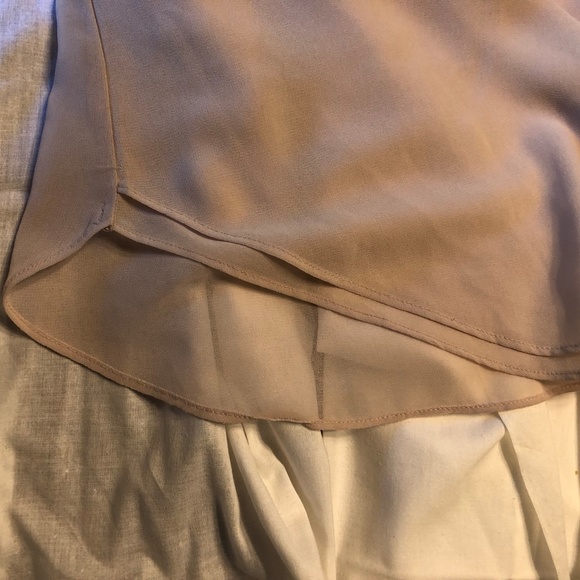 Express flowy tank tan w/ black faux leather trim - Picture 6 of 8